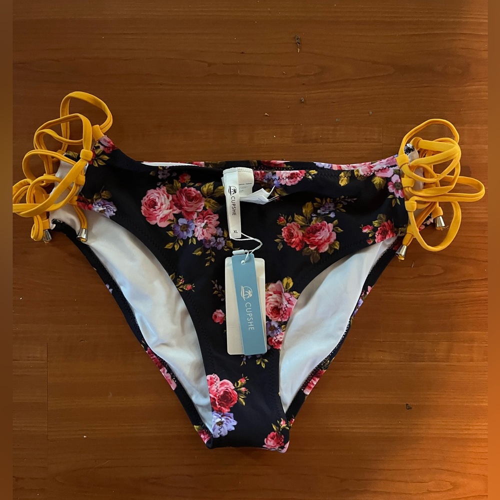 CUPSHE L swim bottoms